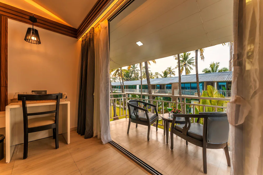 Room with workspace and balcony